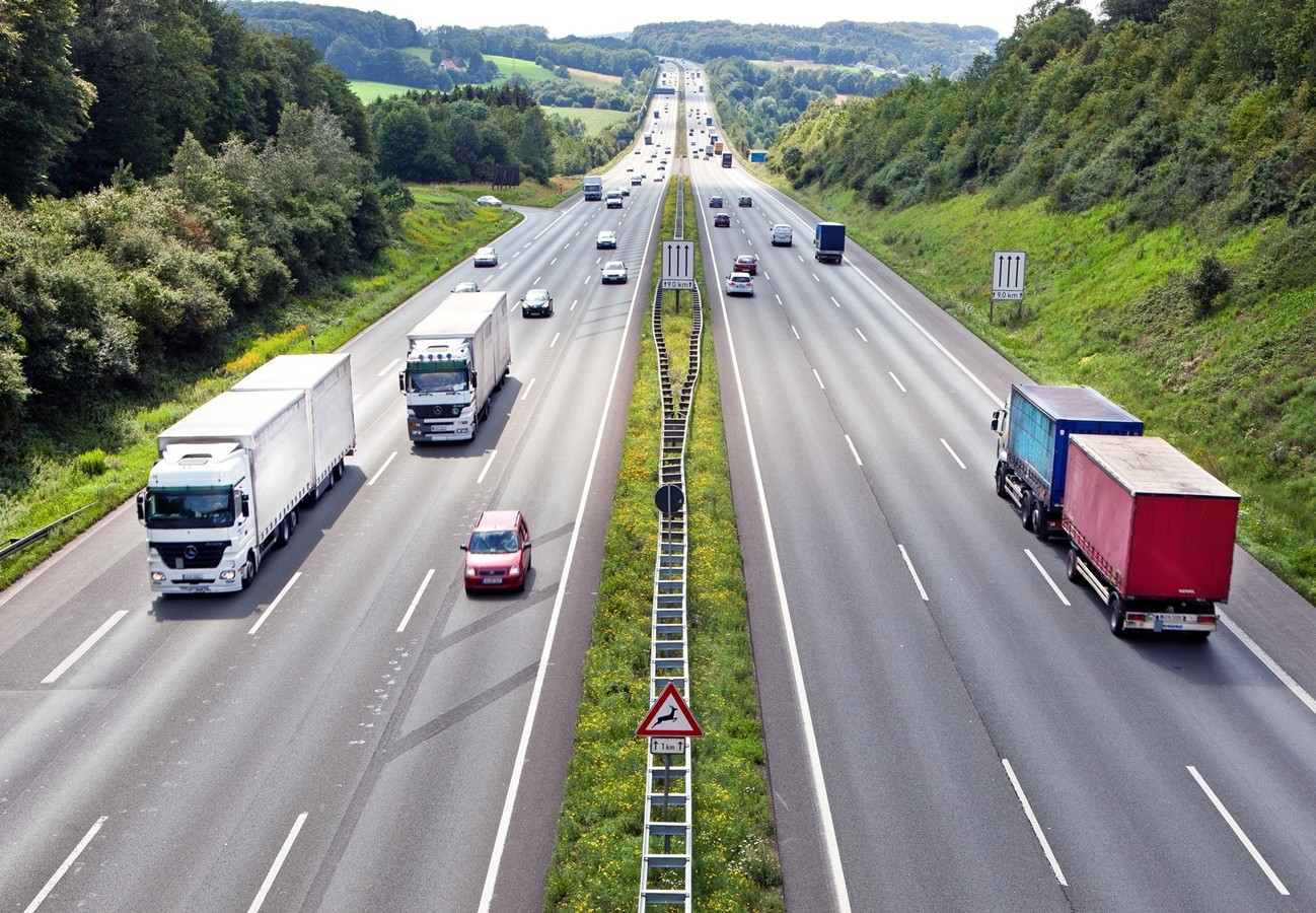 Đặc điểm và ảnh hưởng của chế độ vận hành xe trên đường cao tốc
